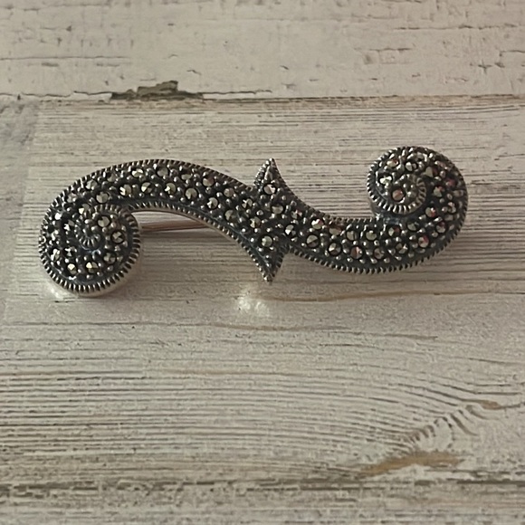 Vintage Judith Jack Sterling Silver Swirl Marcasite Brooch. - Picture 2 of 4